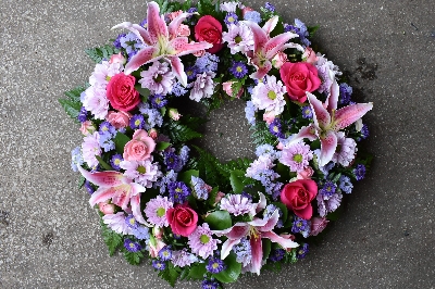 Mixed Wreath  in pink shades Manchester delivery