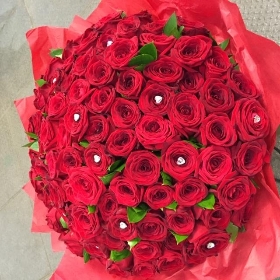 'True Romance' 100 Red Roses